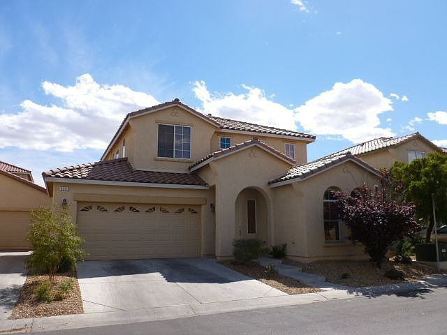 1st image of 925 Shady Charmer Ave
