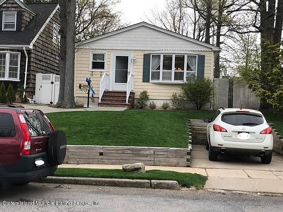3rd image of 84 Eltingville Blvd