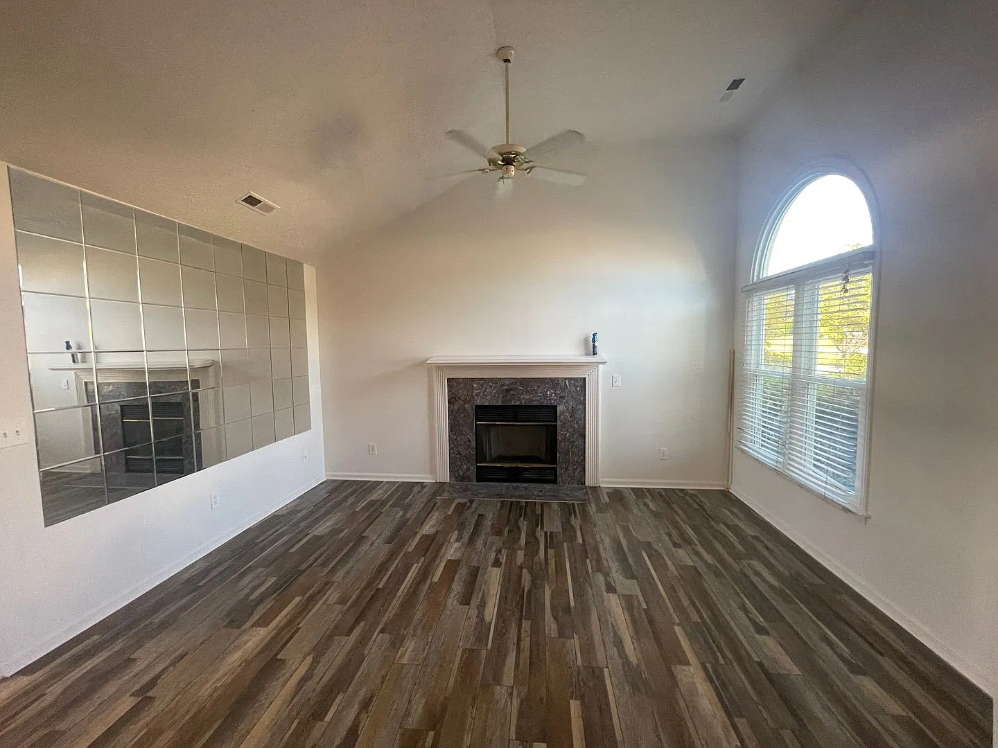 3 Bedroom 2 Bathroom House — Photo 4
