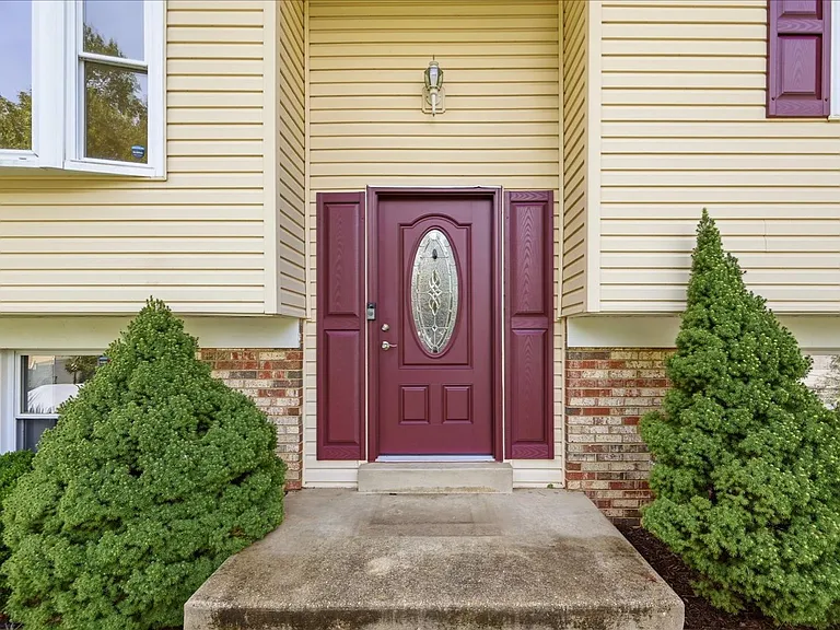 5481 Saddler Ln — Photo 3