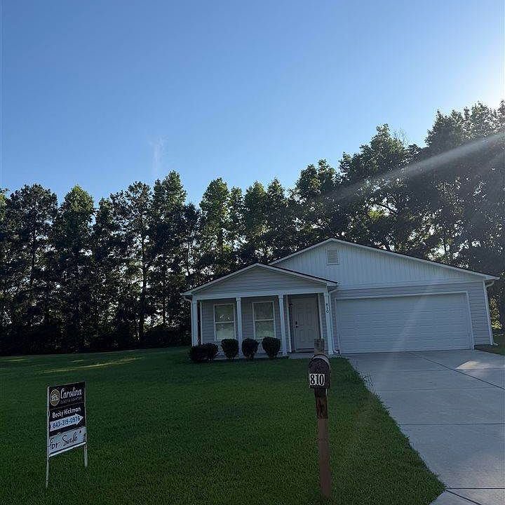1st image of 810 Twin Oaks Cir