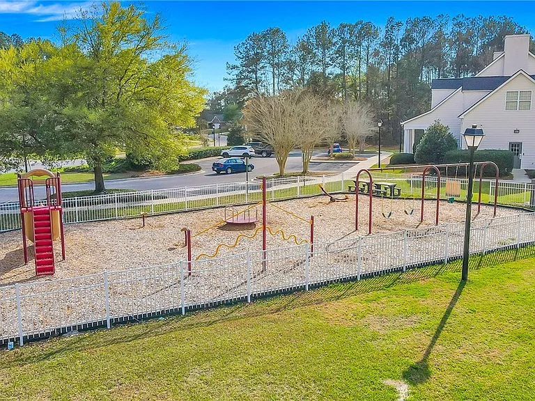 75 Pomona Cir — Photo 38