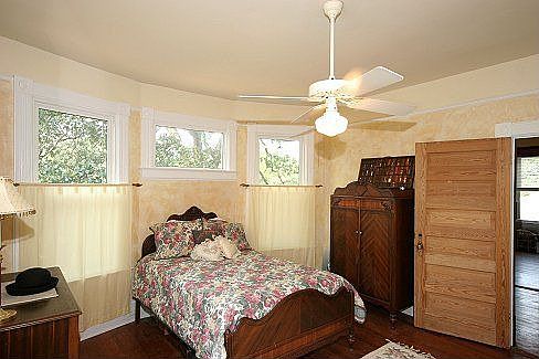 One of the 6 bedrooms