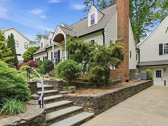 4th image of 3218 Oak Grove Cir