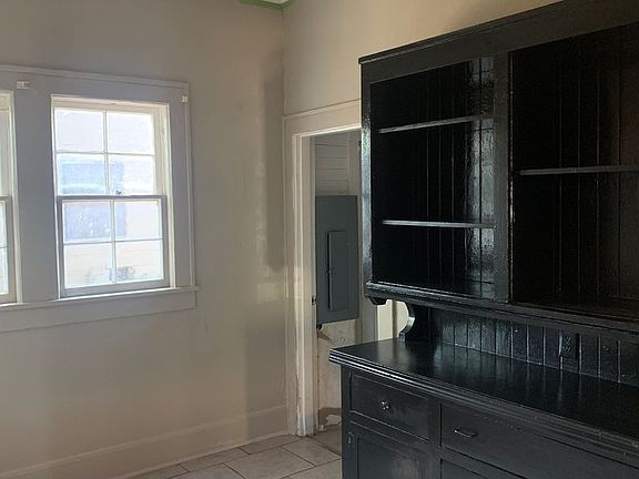 5th image of 161 Prospect St