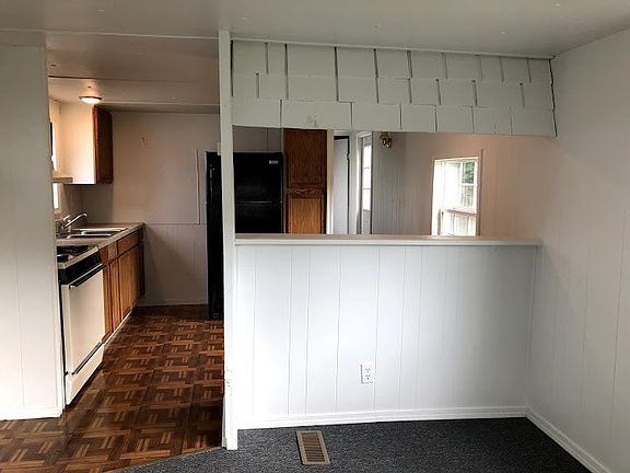 5th image of 2715 Everett Dr