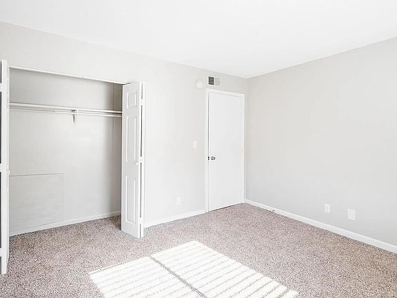4th image of 218 Olympia Dr #1B-1Ba-741Sqft
