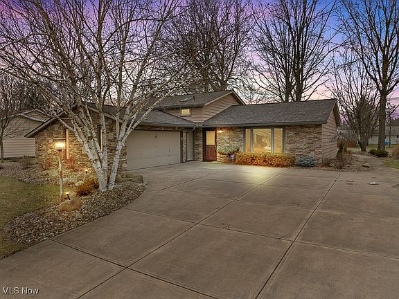2nd image of 20264 Glenwood Ln