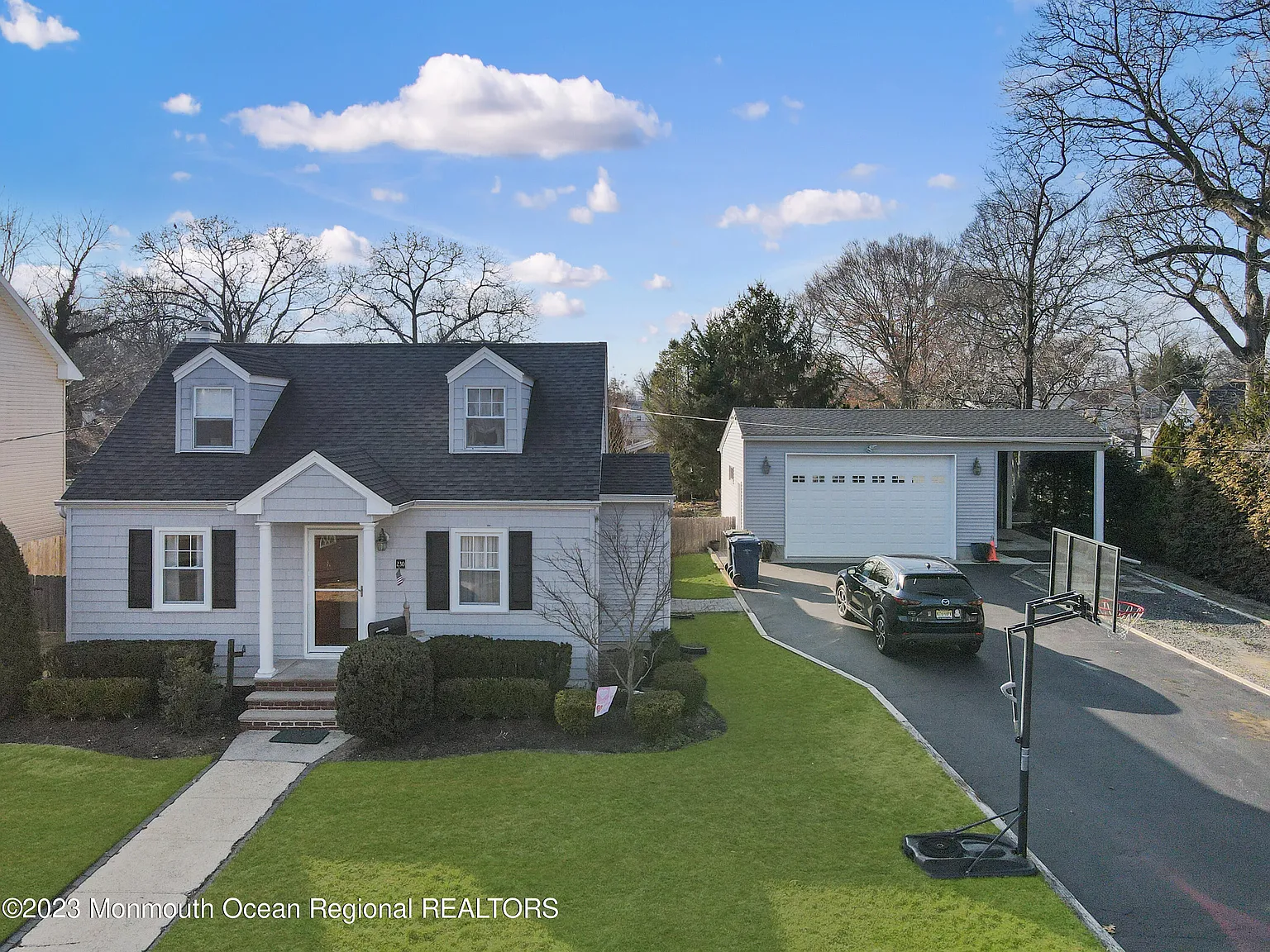 230 Highwood Road photo 1