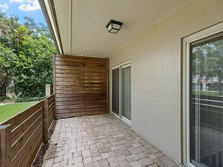 302 E Georgia St — Photo 23