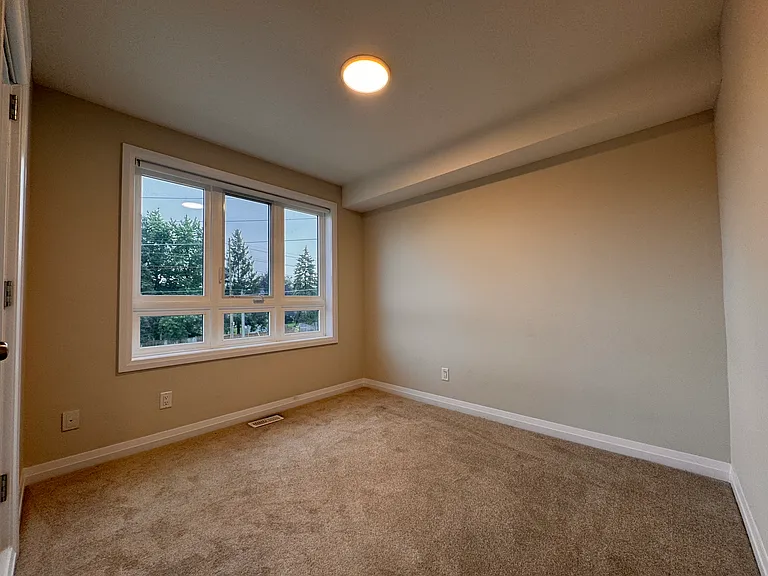410 Northfield Dr W #D9 — Photo 13