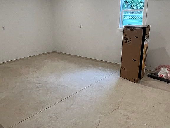3rd image of 556 Jefferson St