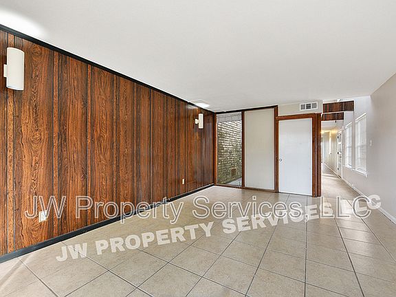 4th image of 309 Lilac St