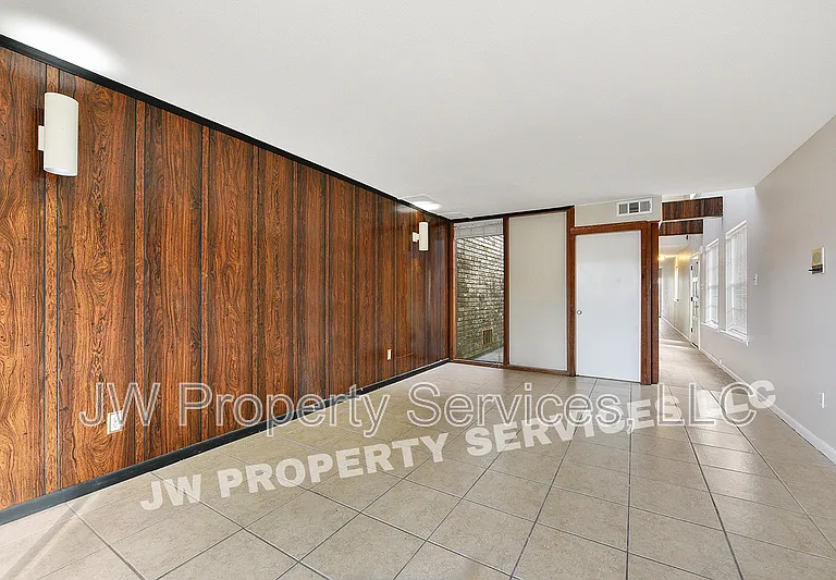 309 Lilac St — Photo 4