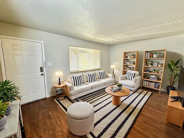 831 Fontmore Rd. — Photo 2