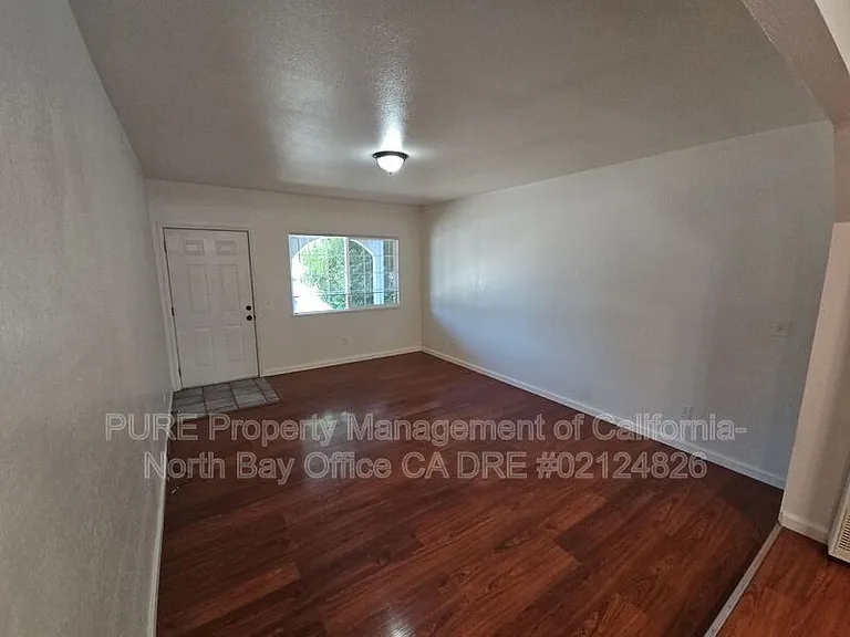 155 Oak Manor Ct #2 — Photo 2
