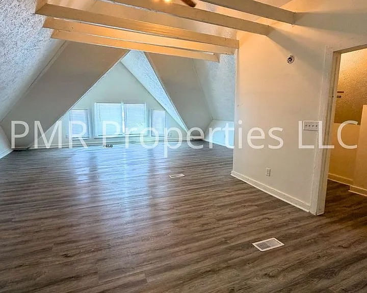 824 1st Ave — Photo 11