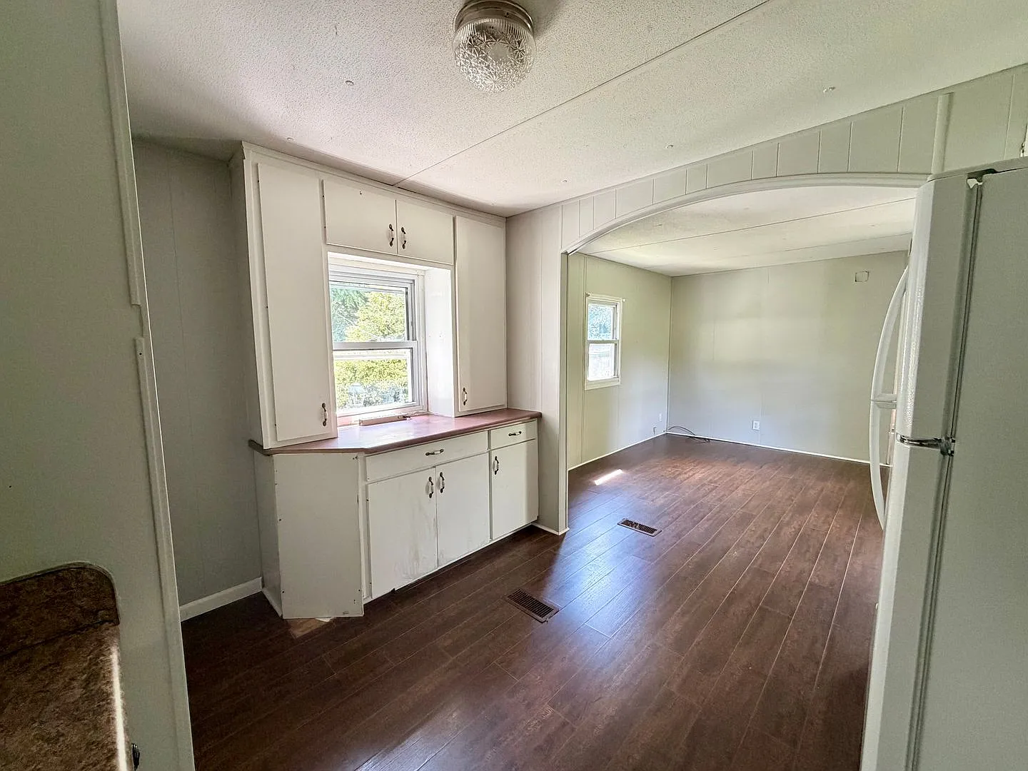 3 Bed / 1 Bath Home on Private Country Lot with 600 Sq Ft Workshop Jonesborough — Photo 4