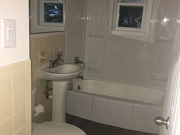 Fully Remodeled Bathroom 