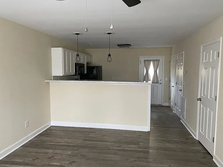 4918 Franklin Ave — Photo 4