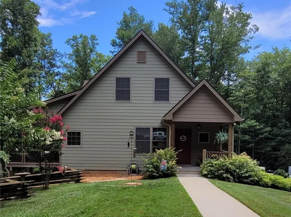 1299 Jonathan Dr, Lowgap, NC 27024