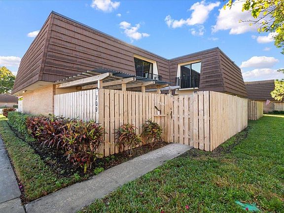 4th image of 709 Palm Ln