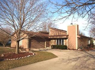 W162N11082 Cromwell Rd, Germantown, WI 53022