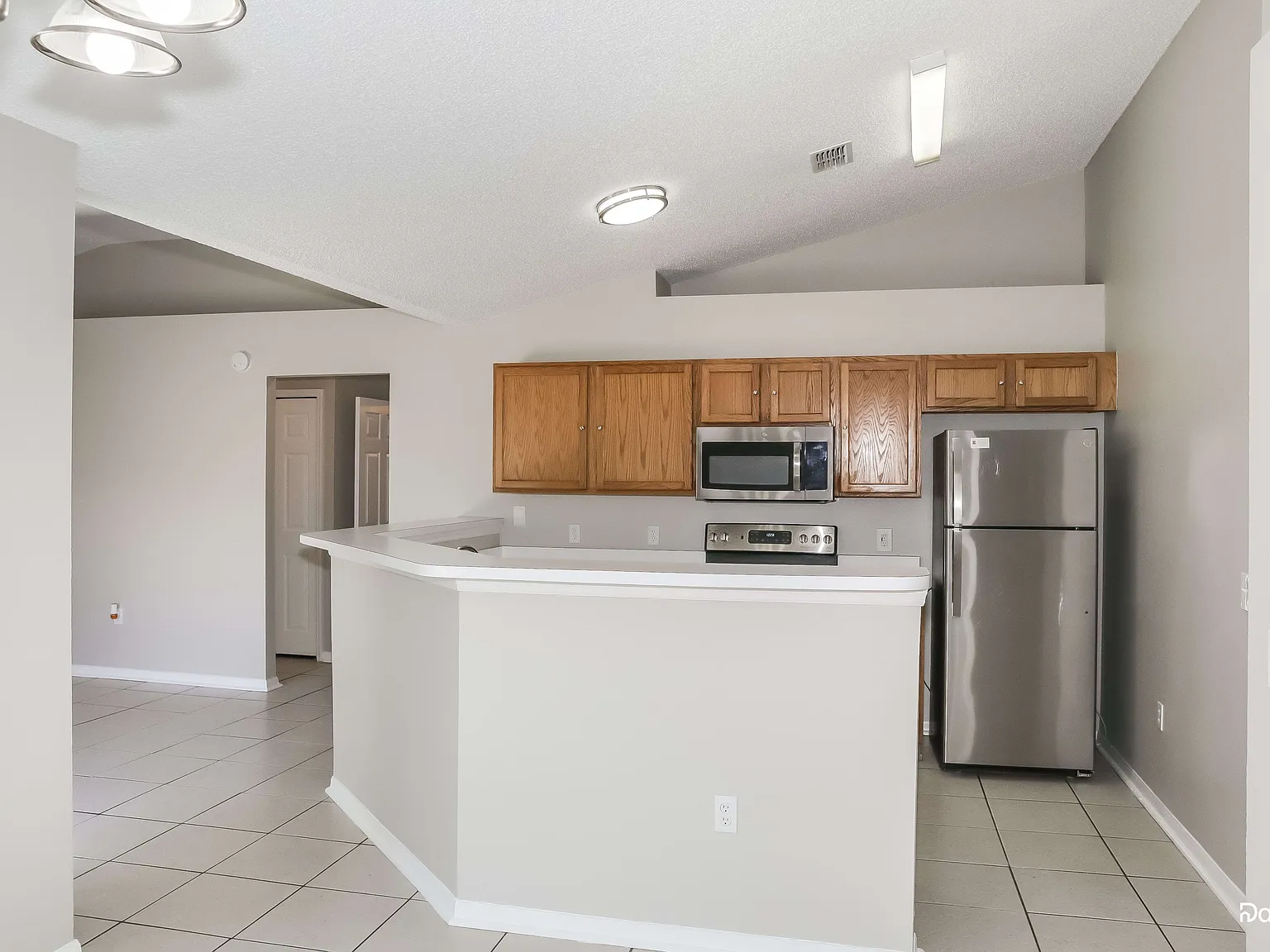 3 bed, 2.0 bath, 1515 sqft, $1,545 — Photo 2