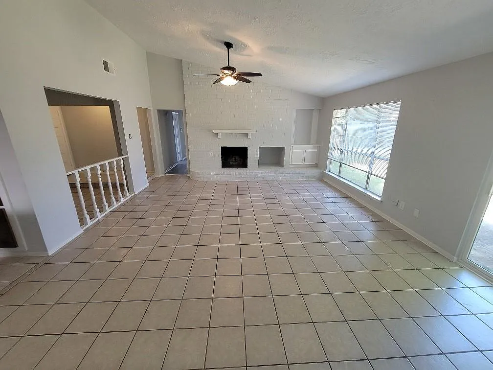 3 bed, 2.0 bath, 1488 sqft, $1,825 — Photo 4