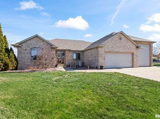 2104 Dubsdread Dr, Springfield, IL 62711