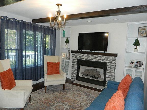 2nd image of 305 E Buck Ave
