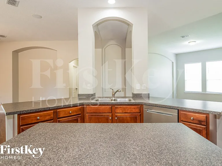 581 Longmill Ln — Photo 5
