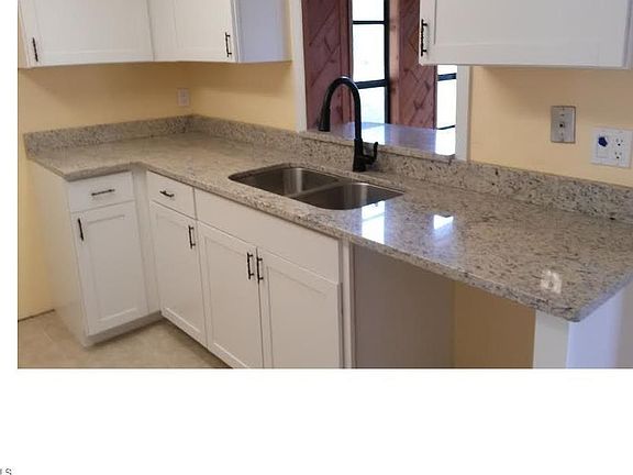 5th image of 1103 SE 19th St