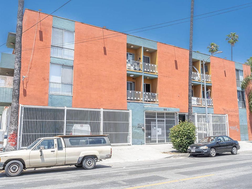 2nd image of 935 S Mariposa Ave #Db499c2f4