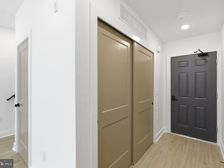 4021 Brown St #4 — Photo 16