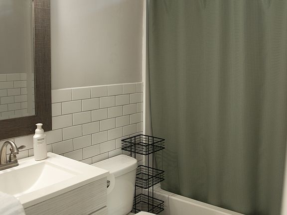 5th image of 25 Candace St Floor 2