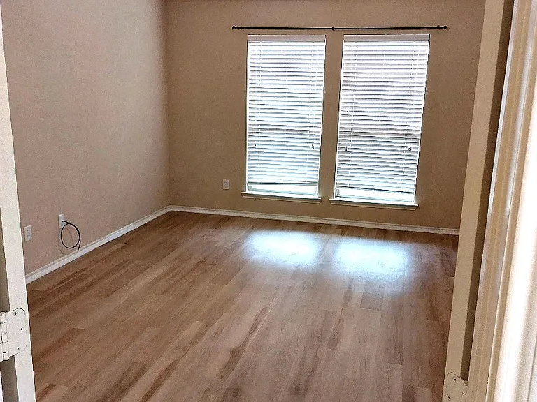 1113 Haskell Dr — Photo 9