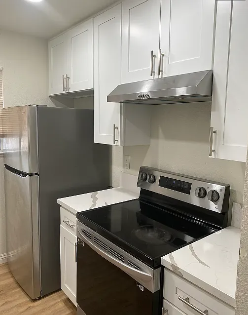 3223 W Clinton Ave #102