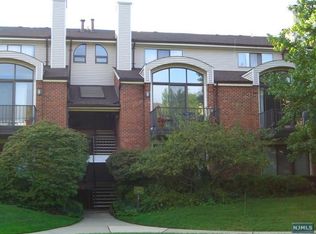 5 Alcott Ct #305, Teaneck, NJ 07666