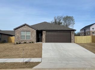 401 Rama St, Centerton, AR 72719