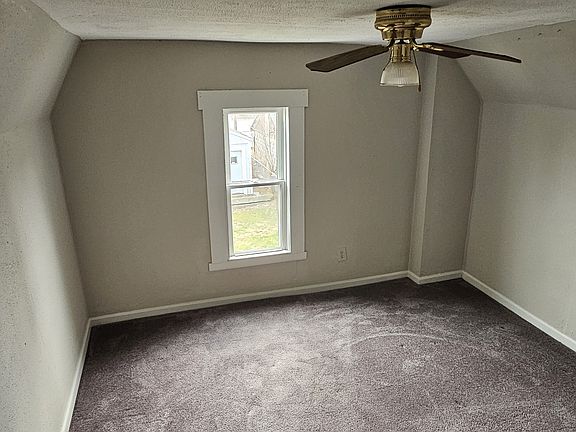 4th image of 118 E Park St