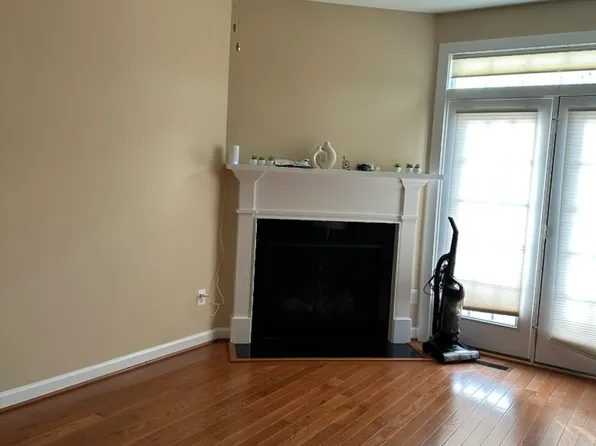 3152 Yeager Dr, Herndon, VA 20171