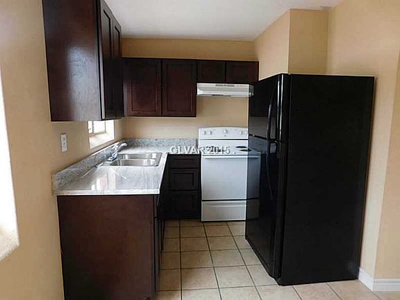 2nd image of 305 N 11th St APT B