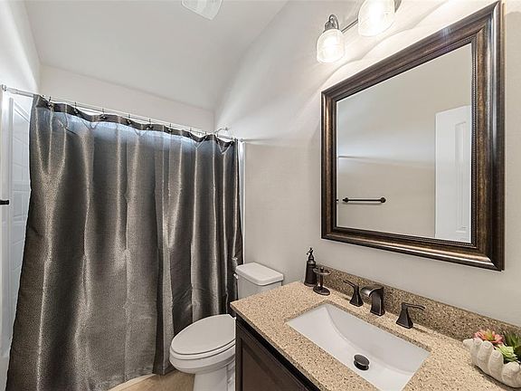 4th image of 216 Oaklawn Dr