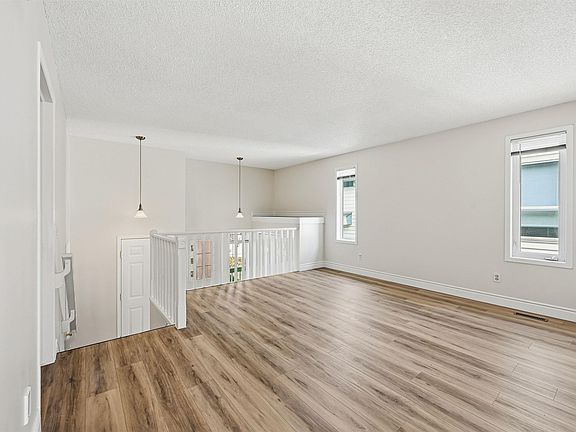 5th image of 11615 8th Ave NW