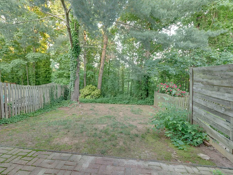 1402 Minor Ridge Ct — Photo 12