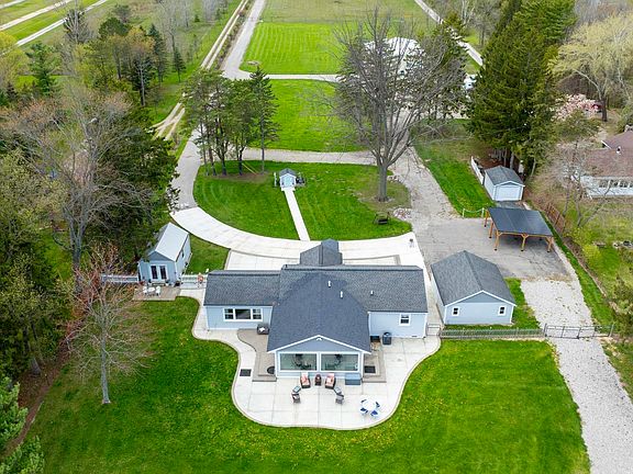 3rd image of 6655 Lakeshore Rd
