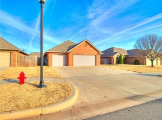 3804 Kensington Dr, Moore, OK 73160
