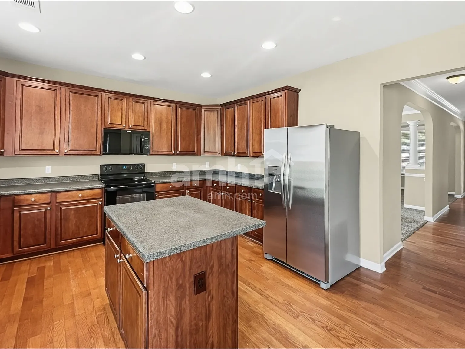 4 bed, 3.5 bath, 3513 sqft, $2,950 — Photo 3