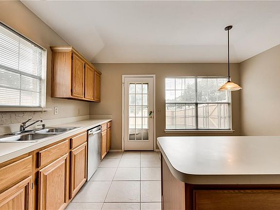 4th image of 1350 Saddleback Ln